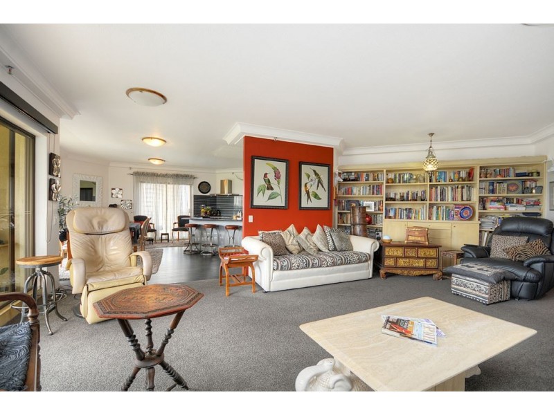 21/2 Admiralty Drive, Paradise Waters QLD 4217