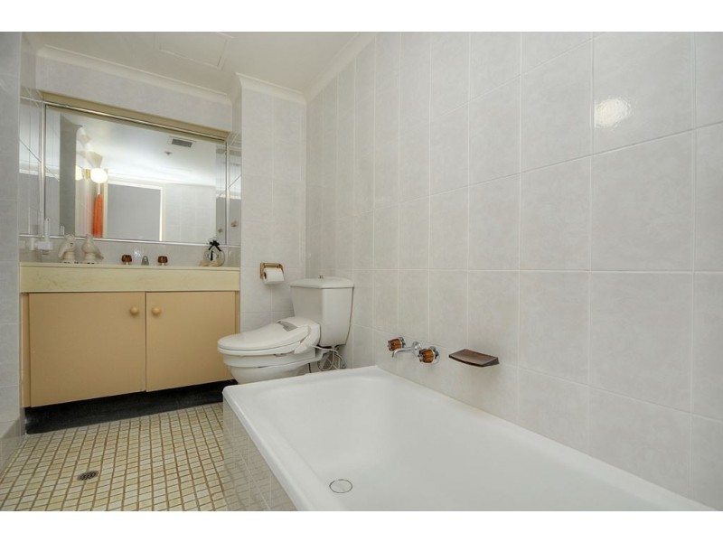 21/2 Admiralty Drive, Paradise Waters QLD 4217