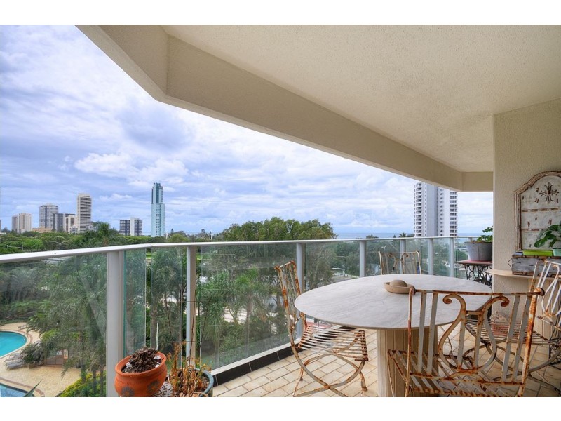 21/2 Admiralty Drive, Paradise Waters QLD 4217