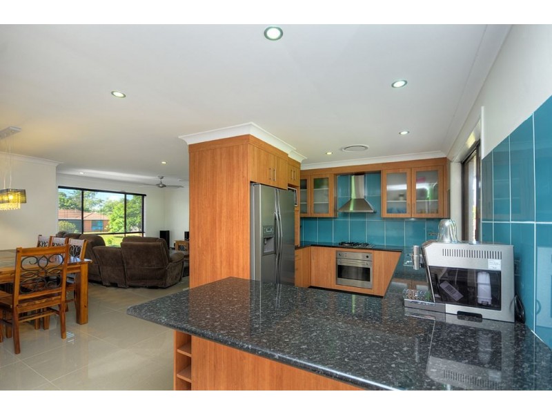 8 Lexington Drive, Worongary QLD 4213