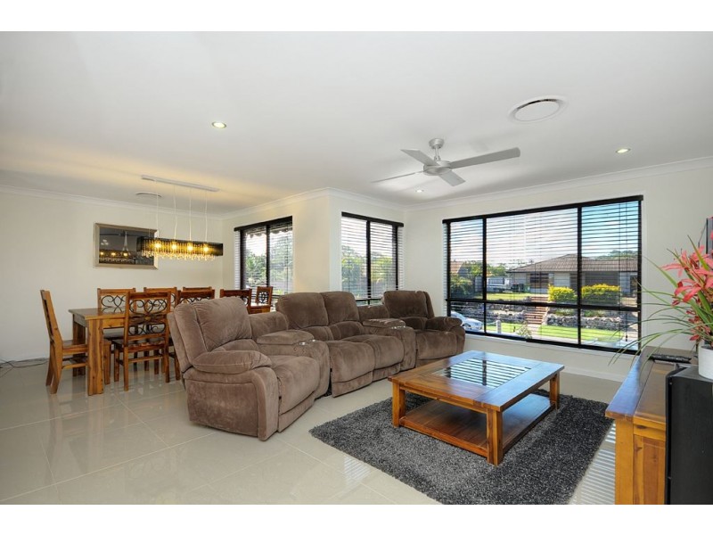 8 Lexington Drive, Worongary QLD 4213