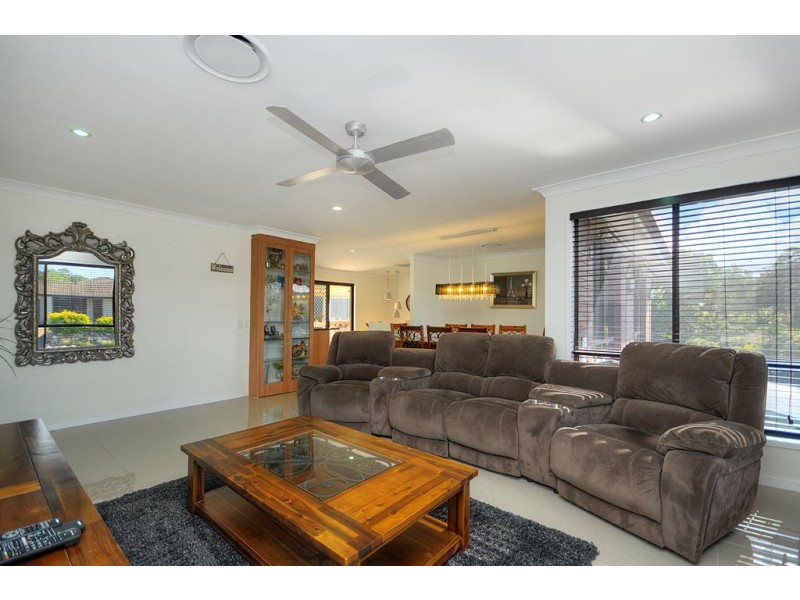 8 Lexington Drive, Worongary QLD 4213