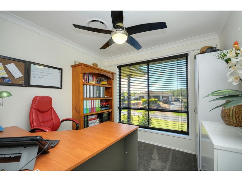 8 Lexington Drive, Worongary QLD 4213