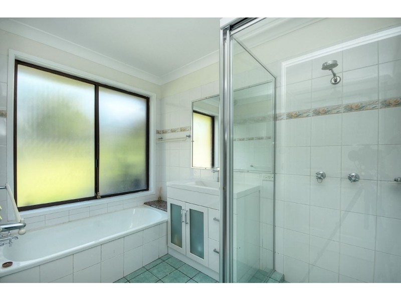 8 Lexington Drive, Worongary QLD 4213