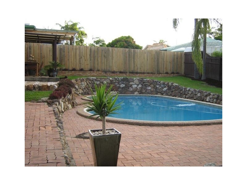 52 Lambros Drive, Benowa QLD 4217