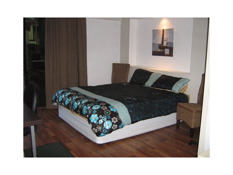 52 Lambros Drive, Benowa QLD 4217