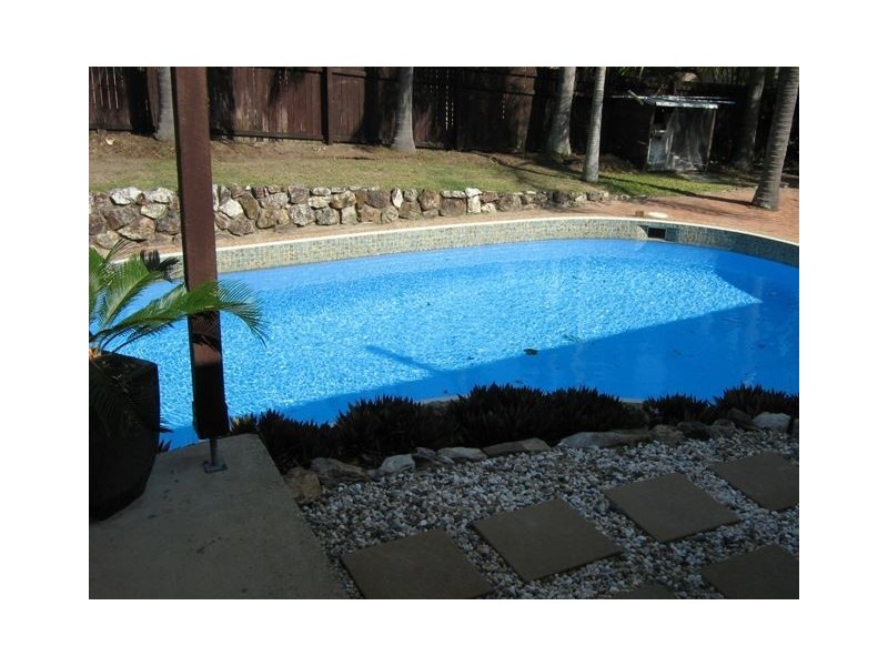 52 Lambros Drive, Benowa QLD 4217