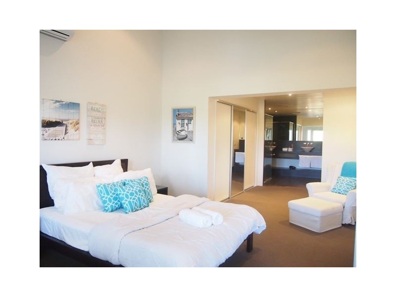 96 Hooker Boulevard, Mermaid Waters QLD 4218