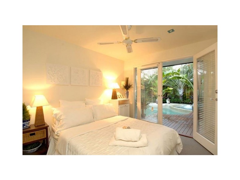 96 Hooker Boulevard, Mermaid Waters QLD 4218