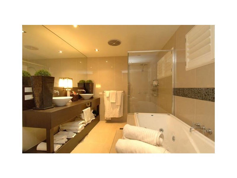 96 Hooker Boulevard, Mermaid Waters QLD 4218