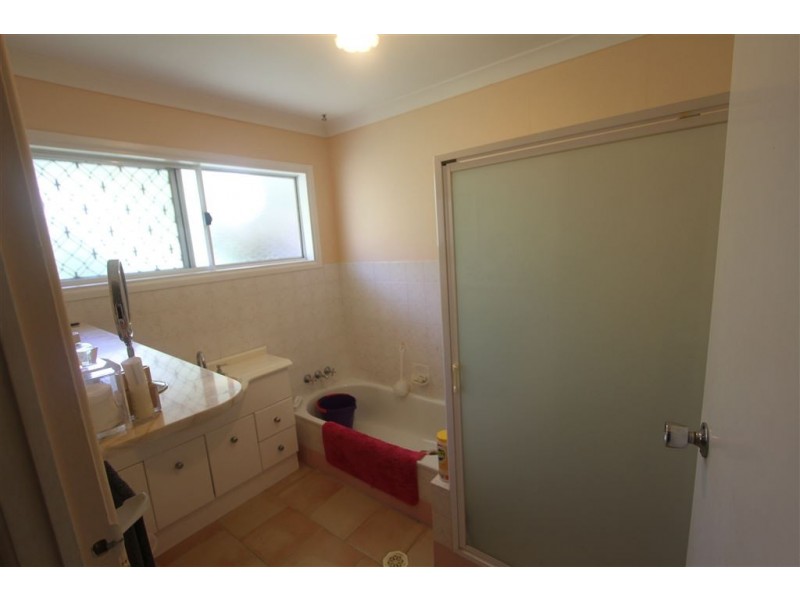 6 Pacific Boulevard, Broadbeach Waters QLD 4218