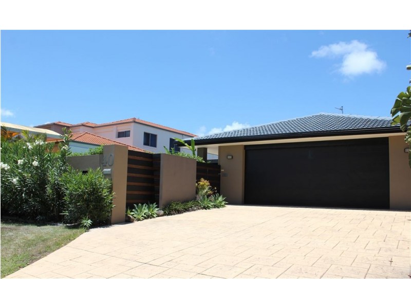 40 Sailaway St, Mermaid Waters QLD 4218