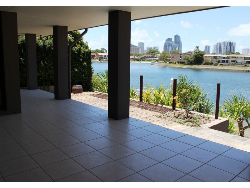 40 Sailaway St, Mermaid Waters QLD 4218