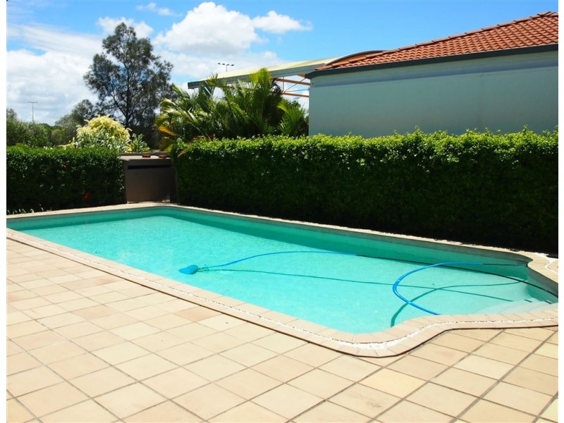 40 Sailaway St, Mermaid Waters QLD 4218