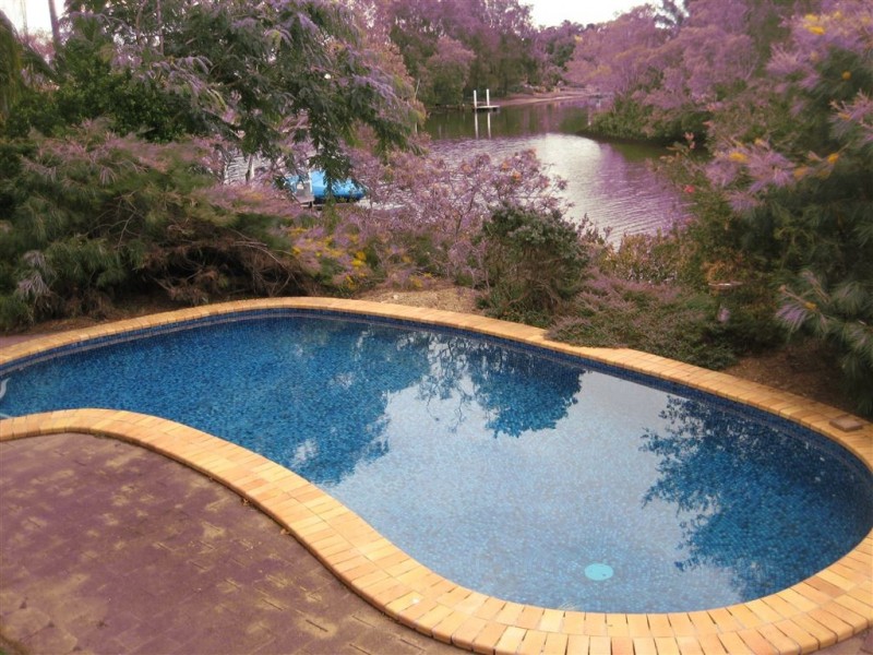 12 Carrara Rd, Carrara QLD 4211