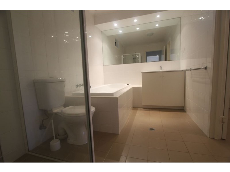 490 Nerang Rd, Ashmore QLD 4214