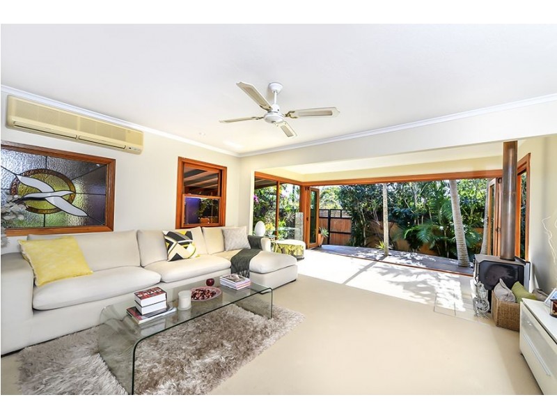 43 Savoy Drive, Broadbeach Waters QLD 4218