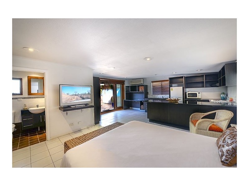 43 Savoy Drive, Broadbeach Waters QLD 4218