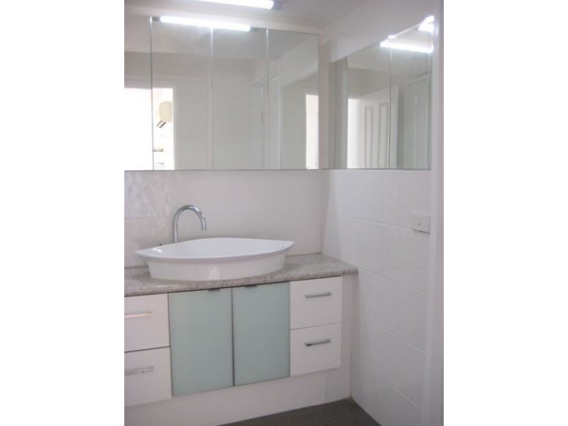 6/20 Aquila Court, Mermaid Waters QLD 4218