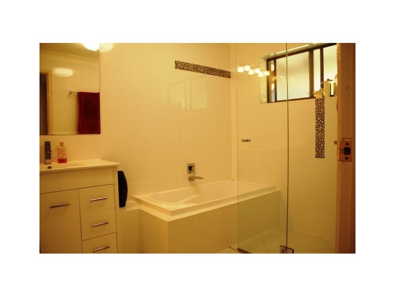 10 Yangoora Crescent, Ashmore QLD 4214