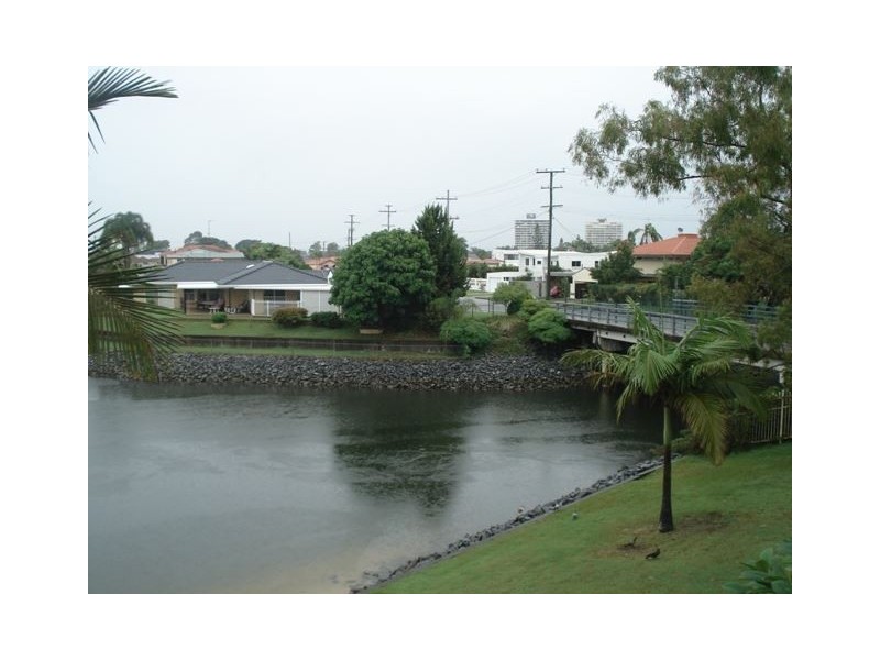 6/18 Sunshine Boulevard, Broadbeach Waters QLD 4218