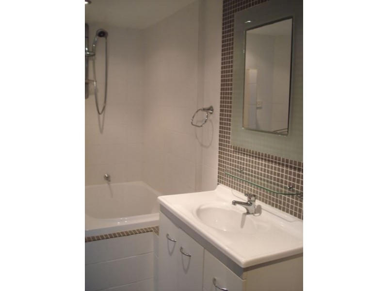 6/18 Sunshine Boulevard, Broadbeach Waters QLD 4218