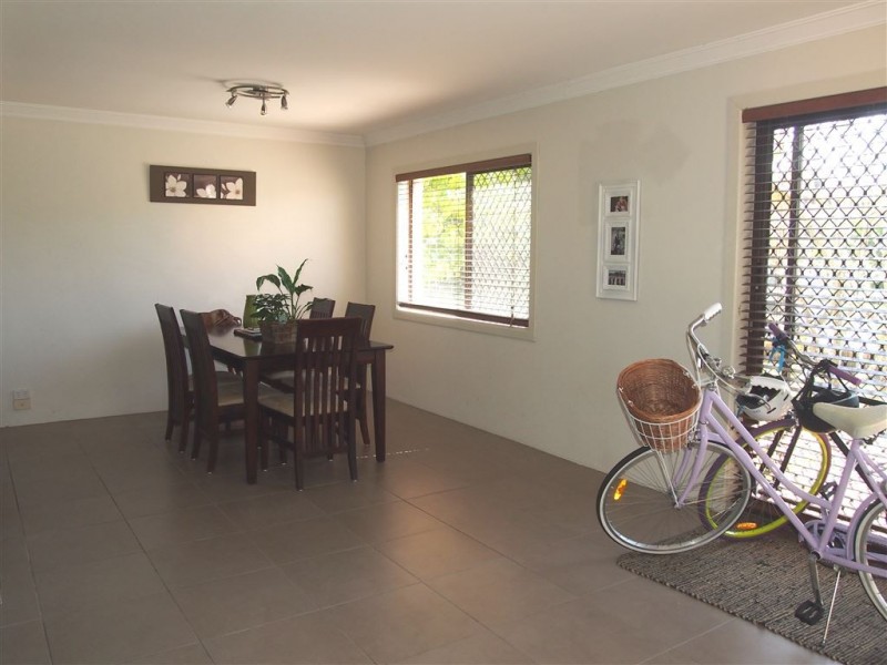 2/2 Rope Ct, Mermaid Waters QLD 4218