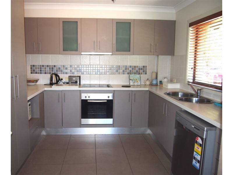 2/2 Rope Ct, Mermaid Waters QLD 4218