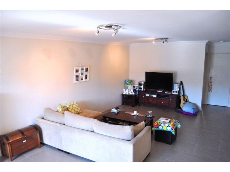 2/2 Rope Ct, Mermaid Waters QLD 4218