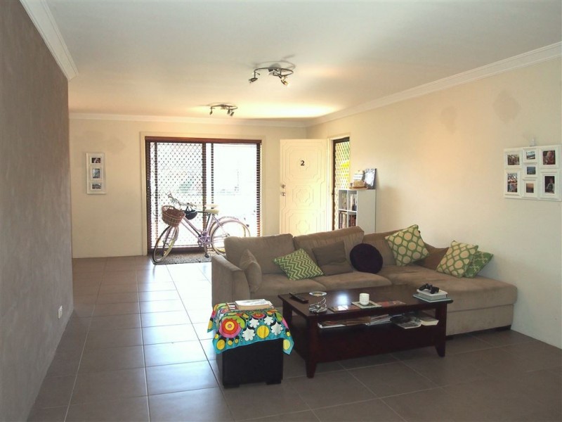 2/2 Rope Ct, Mermaid Waters QLD 4218
