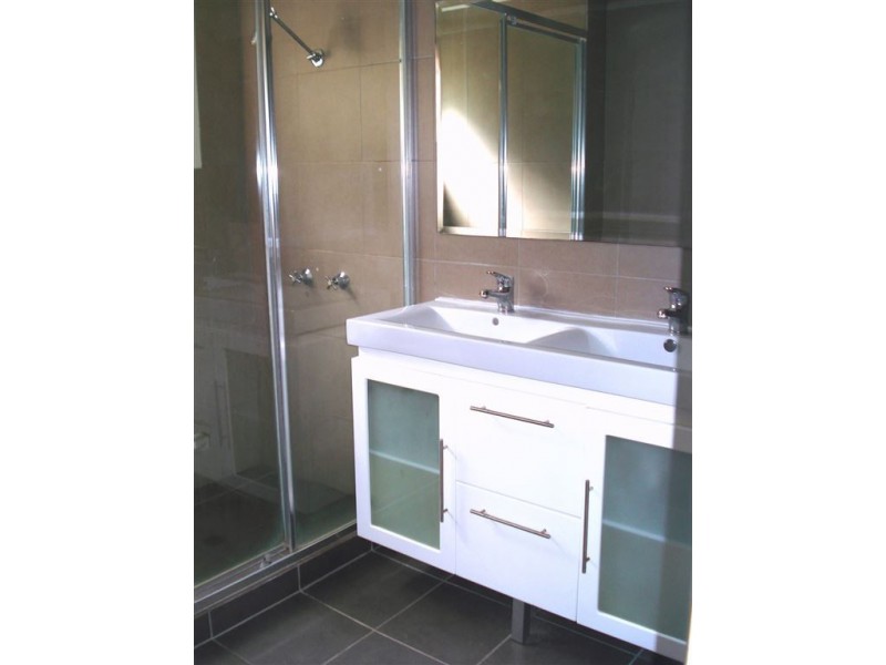 2/2 Rope Ct, Mermaid Waters QLD 4218