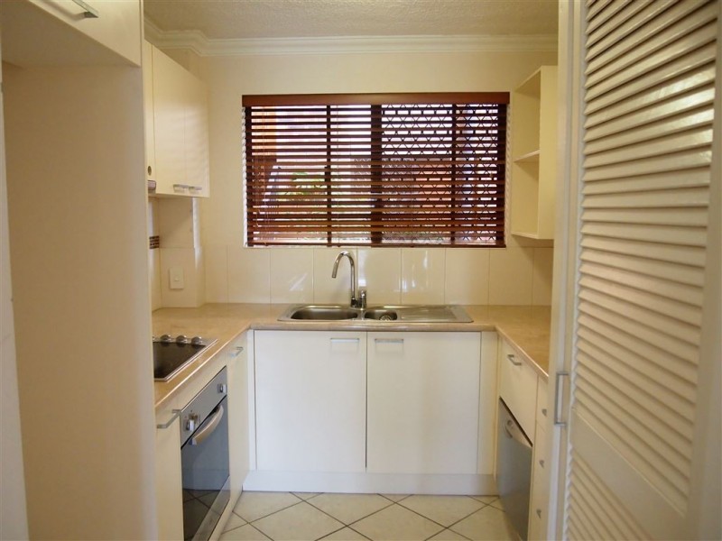 2/41 Karbunya Street, Mermaid Waters QLD 4218