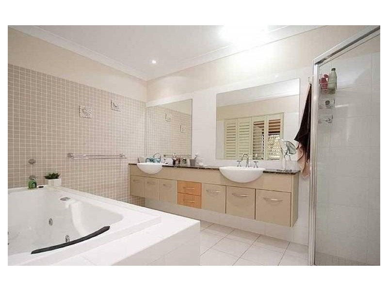 10 Northpoint Close, Robina QLD 4226