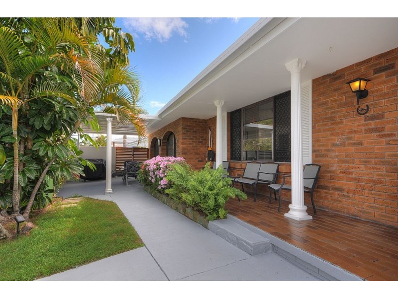 24 Vatakoula Parade, Mermaid Waters QLD 4218