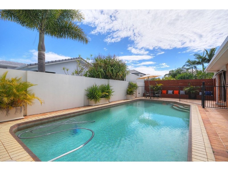 24 Vatakoula Parade, Mermaid Waters QLD 4218