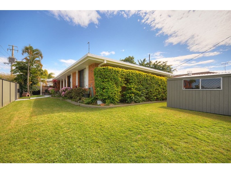 24 Vatakoula Parade, Mermaid Waters QLD 4218