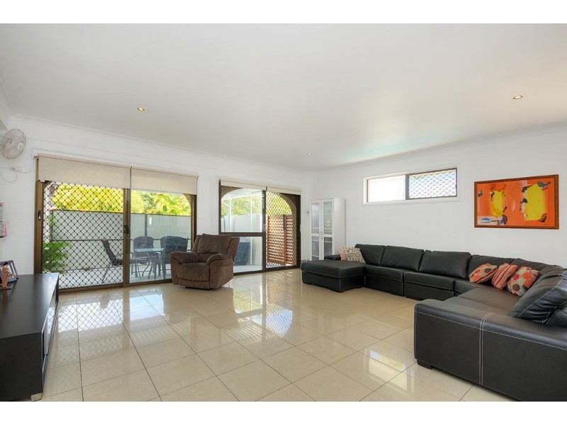 24 Vatakoula Parade, Mermaid Waters QLD 4218