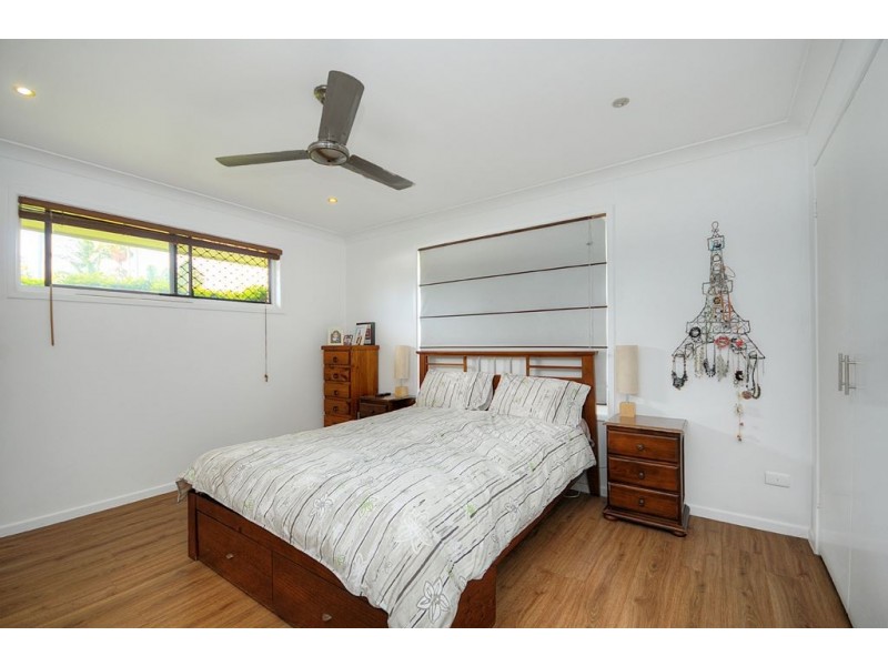 24 Vatakoula Parade, Mermaid Waters QLD 4218