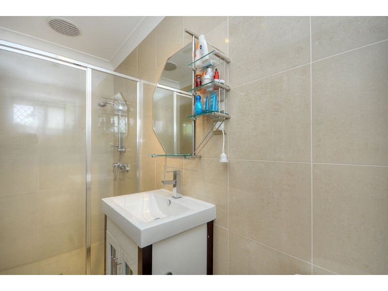 24 Vatakoula Parade, Mermaid Waters QLD 4218