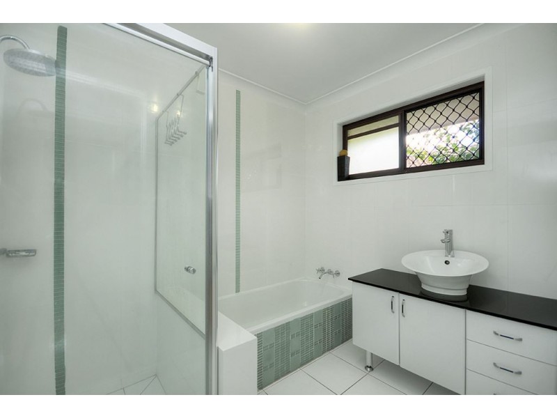 24 Vatakoula Parade, Mermaid Waters QLD 4218