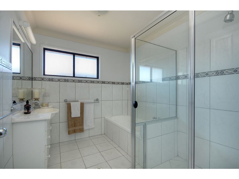 2/24 Ranier Crescent, Varsity Lakes QLD 4227