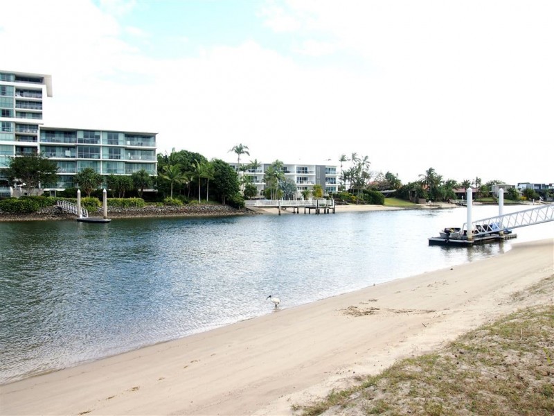 135 Allambi Avenue, Broadbeach Waters QLD 4218