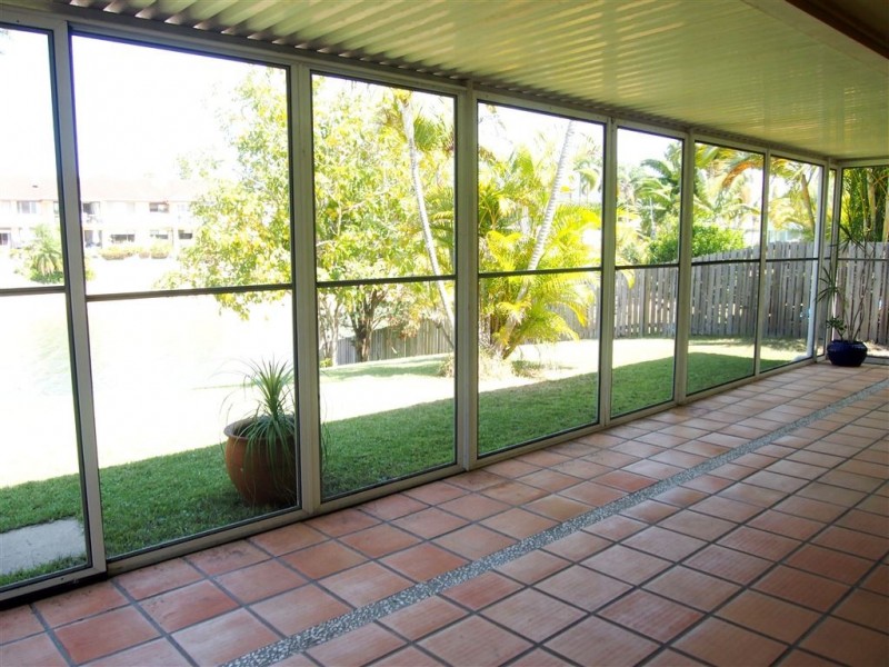 3 Reef Court, Mermaid Waters QLD 4218