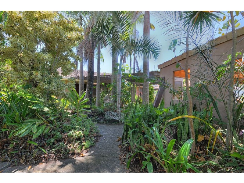 9 Metricup Court, Mermaid Waters QLD 4218