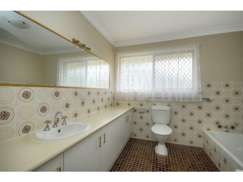 151 Acanthus Avenue, Burleigh Waters QLD 4220