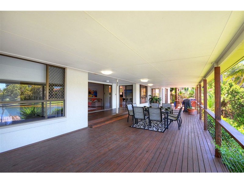 16 Haslewood Court, Mermaid Waters QLD 4218