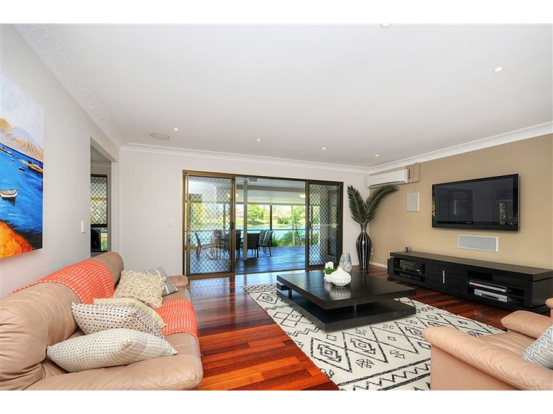 16 Haslewood Court, Mermaid Waters QLD 4218