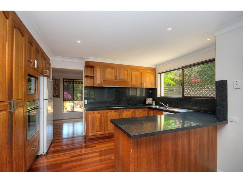 16 Haslewood Court, Mermaid Waters QLD 4218