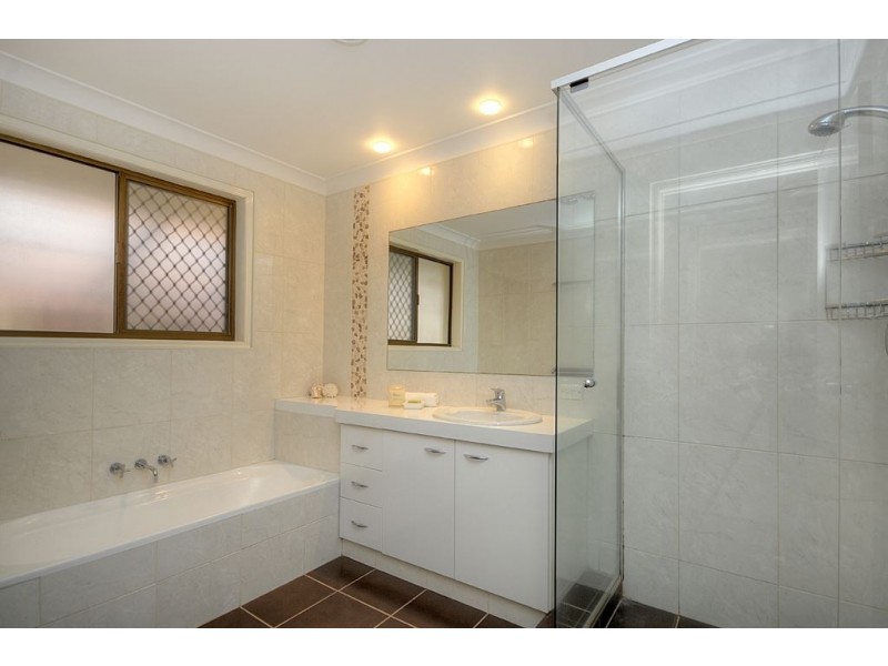 16 Haslewood Court, Mermaid Waters QLD 4218