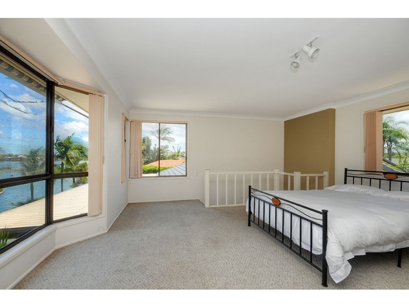 16 Haslewood Court, Mermaid Waters QLD 4218